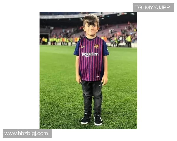 足球明星儿子最新近照曝光引发网友热议颜值与运动天赋兼备 足球明星儿子最新近照曝光引发网友热议颜值与运动天赋兼备