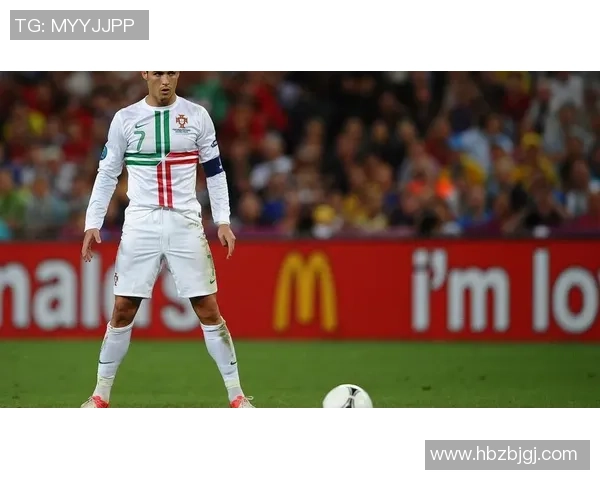 足球明星化妆包的魅力与时尚搭配揭秘让你成为球场上的闪耀焦点 足球明星化妆包的魅力与时尚搭配揭秘让你成为球场上的闪耀焦点