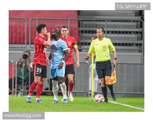 足球明星因争执打孩子手机引发社会关注与热议